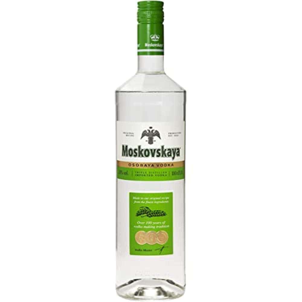 Moskovskaya Osobaya Vodka - 100cl (1000ml / 1 L) - 38% Vol. - Destilada con ingredientes naturales - Ideal para cócteles, chupitos o con hielo - Elaborado en Riga, Letonia