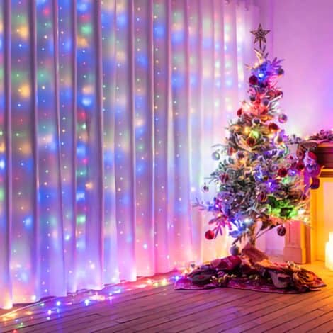 Cortina de Luces Yogle, 3x2M con 300 LEDs, con 8 modos de luz y mando a distancia. Utiliza USB y es resistente al agua. Ideal para decorar la casa en Navidad.