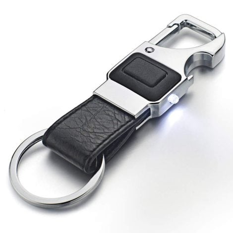 Llavero de cuero para hombre con llavero de metal para coche y herramienta LED multifuncional y abrebotellas.