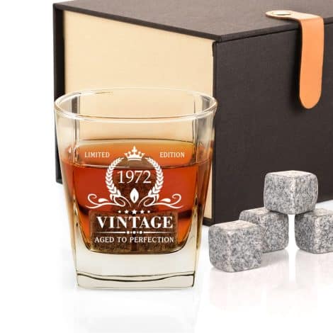 Ideas de regalos para hombres de 50 años: Vasos vintage de whisky 1972, piedras divertidas y decoraciones de cumpleaños.