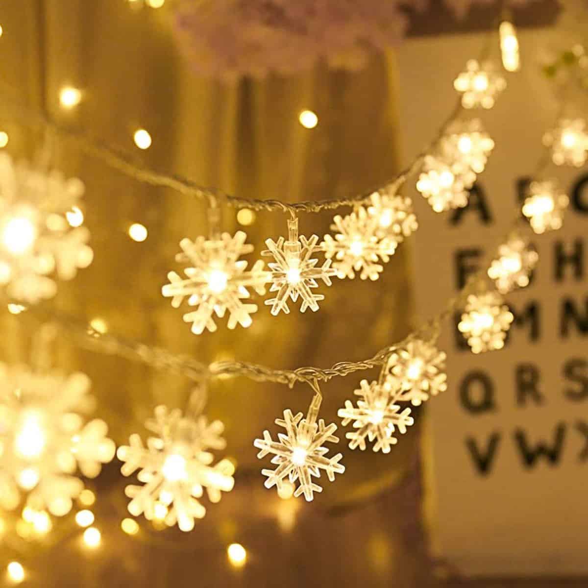 Adispotg Luces de Hadas de Copo de Nieve, 20ft 40 luces LED alimentadas por batería, 2 modos, decorativas para interiores y exteriores, dormitorio, boda, fiesta, cumpleaños, San Valentín, Navidad