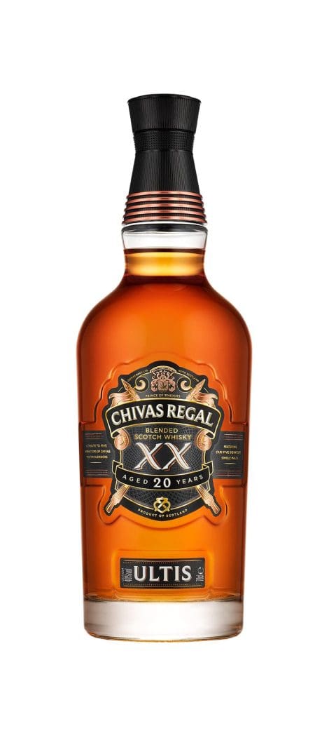 Chivas Regal Ultis, whisky escocés de lujo en botella de 700 ml.