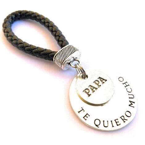 Llavero personalizado de cuero y zamak plateado con abalorios, grabado con “Papá, te quiero mucho”. Perfecto para regalar en el Día del Padre o su cumpleaños. (Negro)