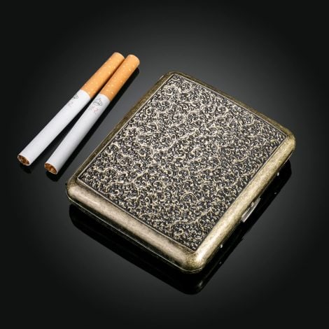 Cajetilla clásica para hombres con diseño vintage de acero inoxidable y capacidad para 20 cigarrillos, incluye caja de regalo.