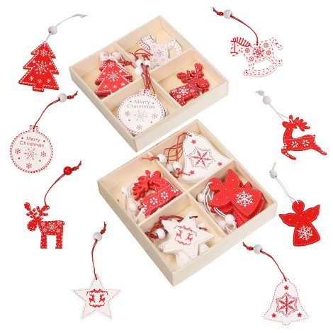 Pack de 32 adornos navideños de madera estilo nórdico Belle Vous. Incluye 8 piezas tradicionales en rojo y blanco: reno, campana, bola, ángel, árbol y estrella.