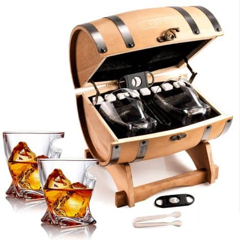 Set de whisky con piedras en caja de barril, perfecto regalo para hombres amantes del whisky.