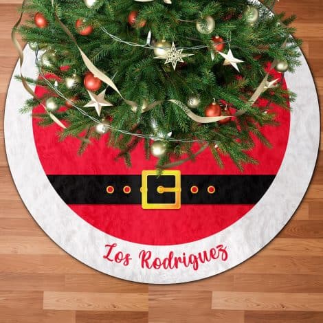 Falda de árbol navideño personalizada con nombre, alfombra de Papá Noel y base para decorar el hogar en Navidad. Adornos originales y regalos personalizados.