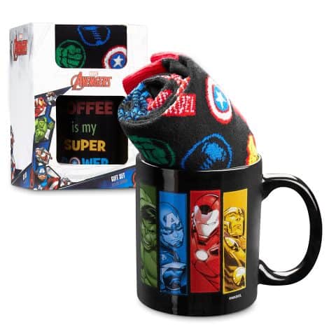 Conjunto Marvel Taza Avengers con Calcetines, un regalo ideal para fans y amantes del frikismo.